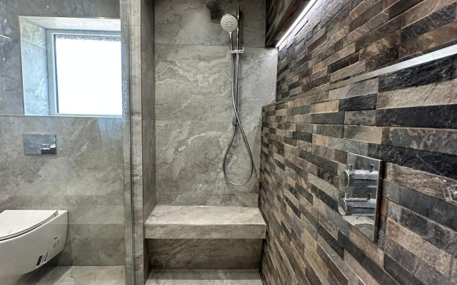 Grey-marble-shower-with-seat