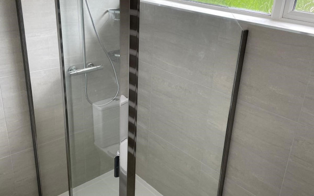 Shower-room-chrome-fixtures