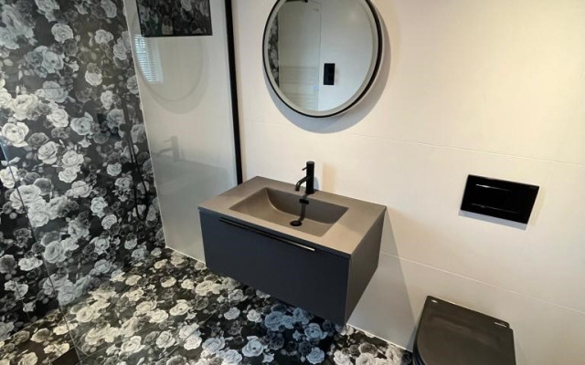 Bathroom-with-feature-floor